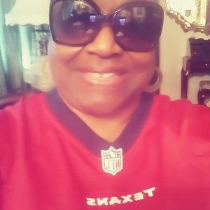 Meet your Posher, Lois